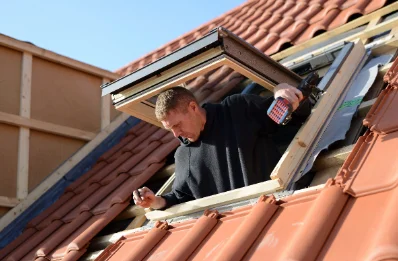 Pose de fenêtres de toit Velux à Loubillé